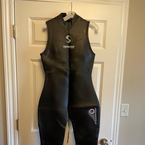Synergy Women’s sleeveless full length wetsuit size XL.